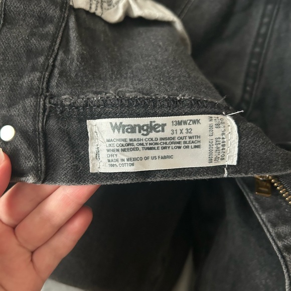 Wrangler Women’s Cowboy Cut Straight Leg Jeans - Picture 2 of 3